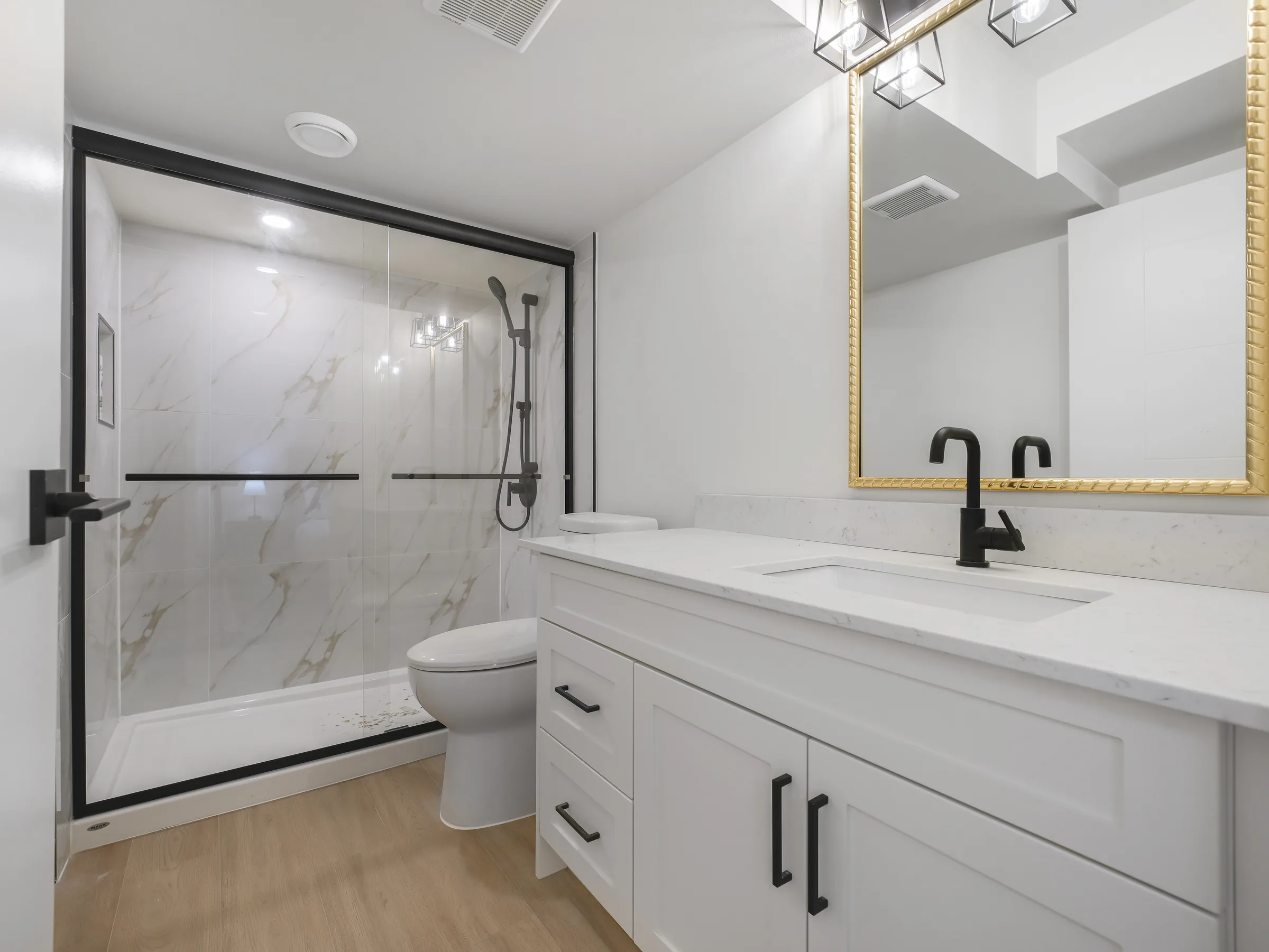 Gold-mirror bathroom, alternate angle