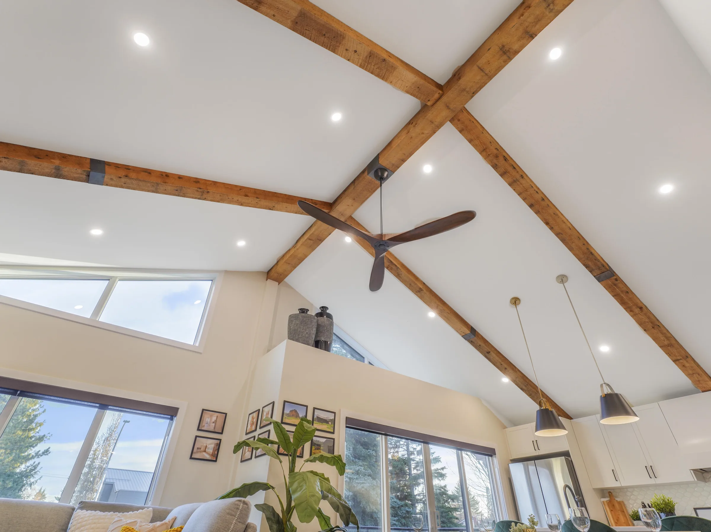 Ceiling beam X-joint architectural detail