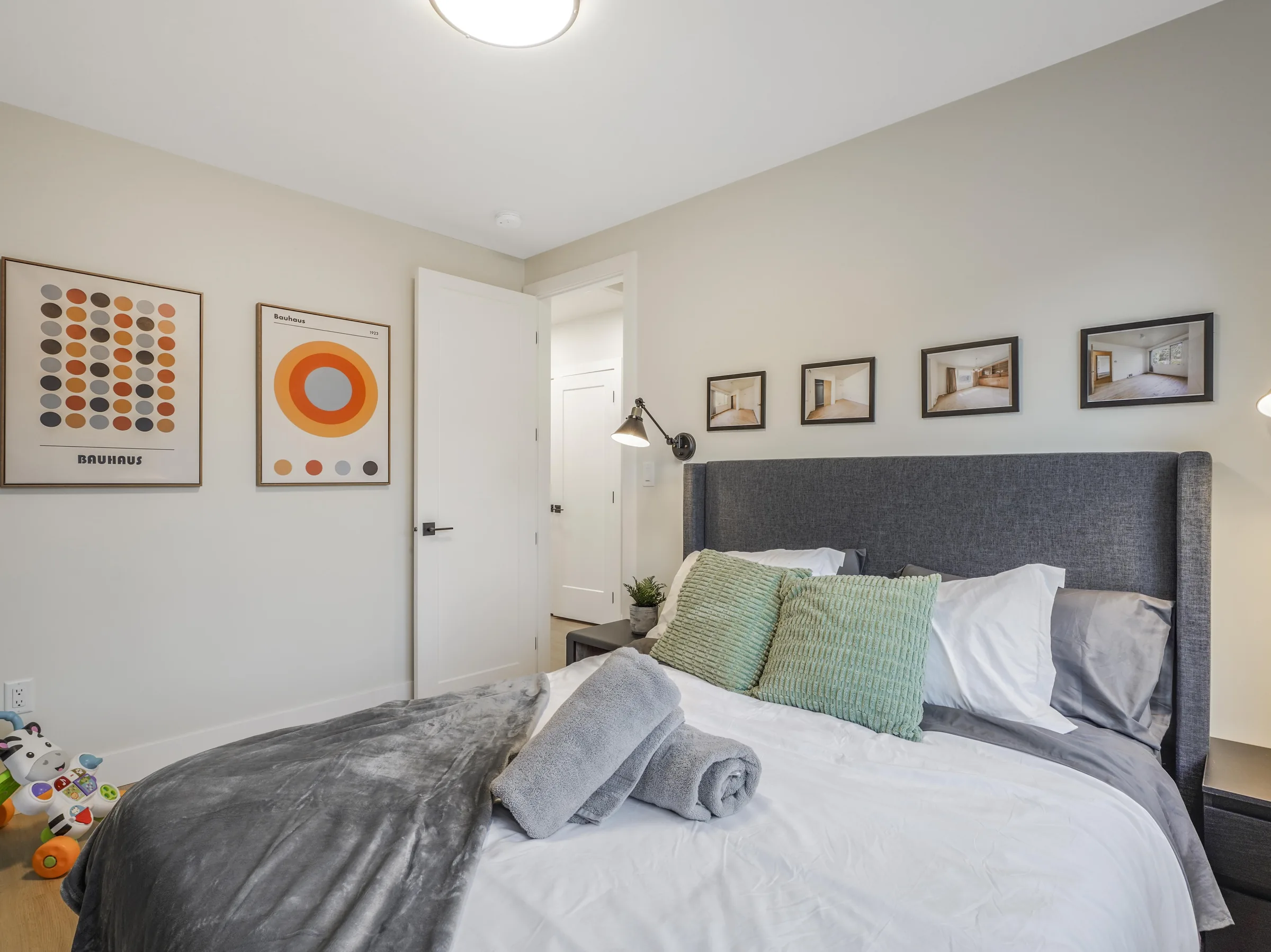 Secondary bedroom with a Bauhaus-style poster