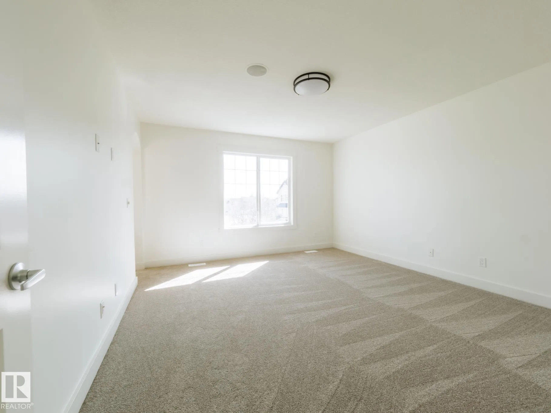 Simple secondary bedroom with a single window