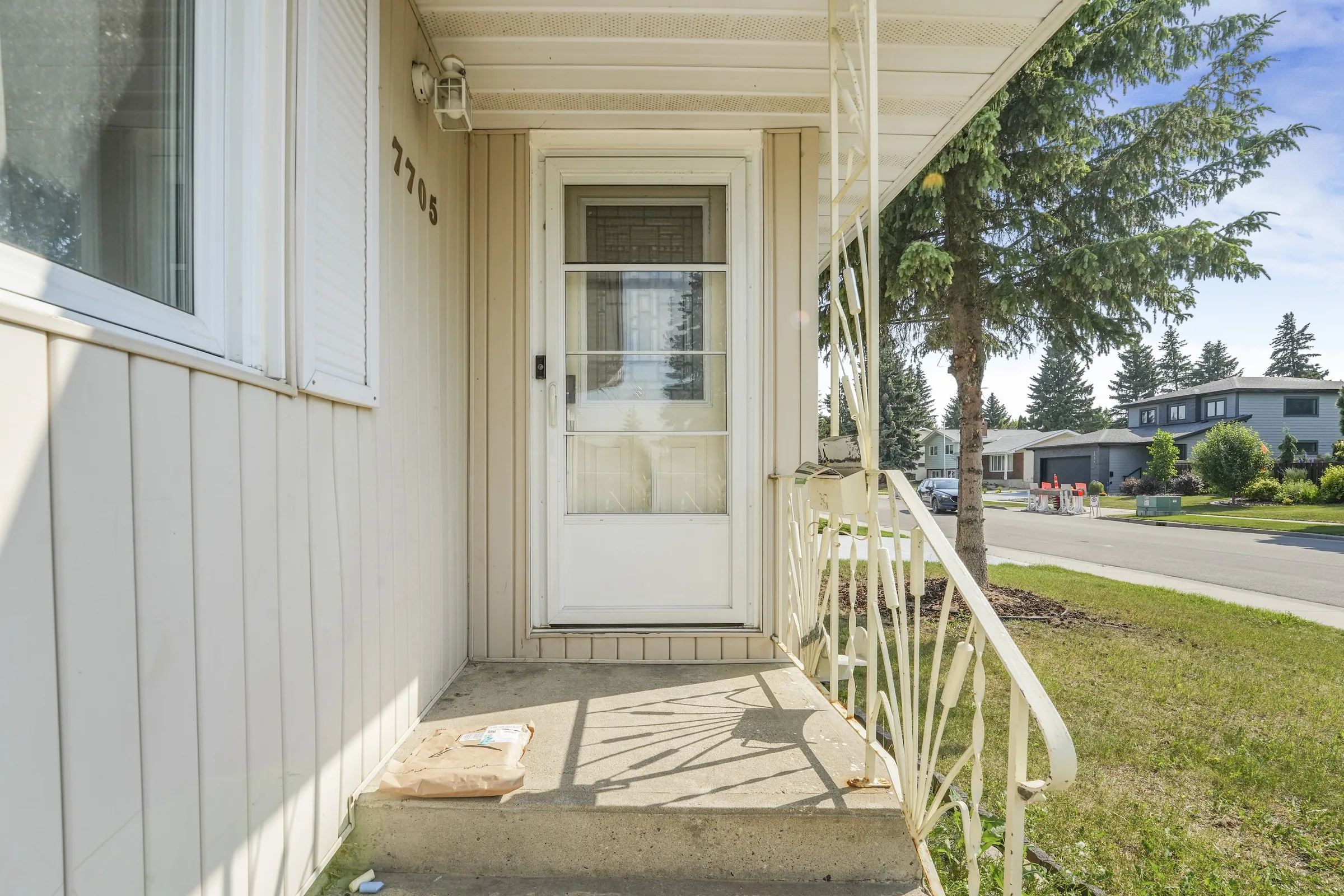 Front entry, same door kept