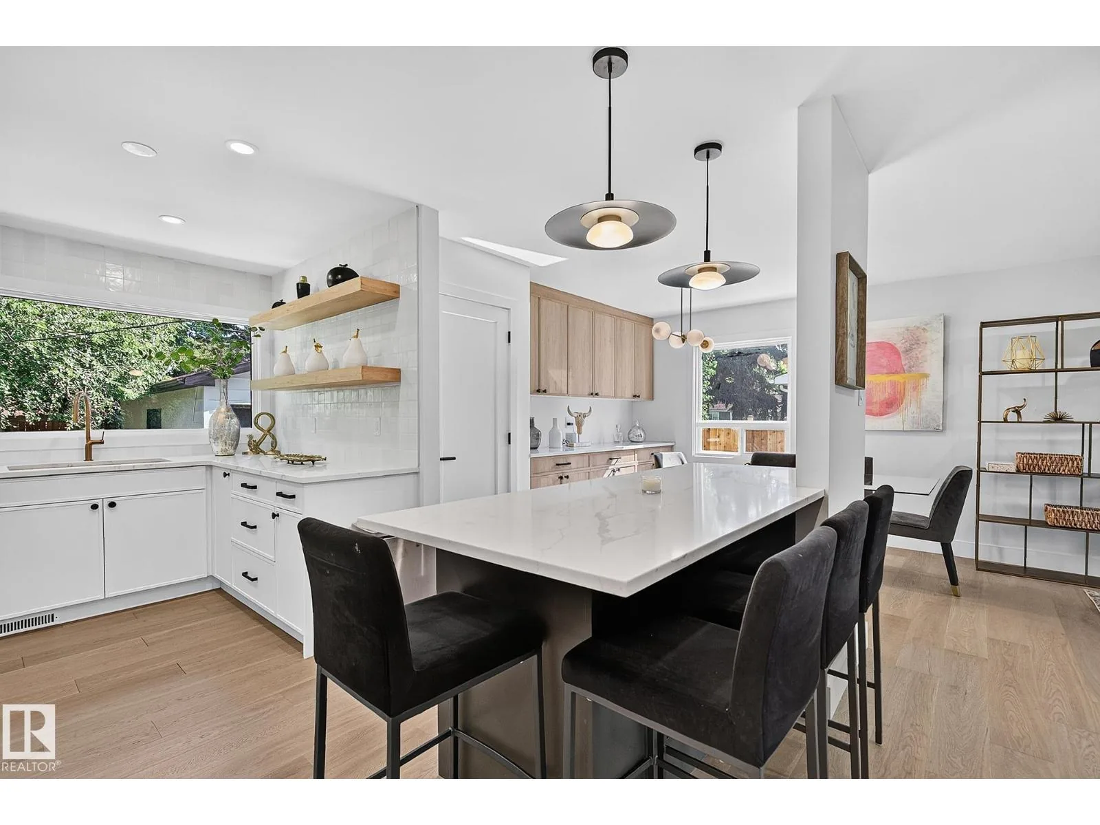 Kitchen, wider angle